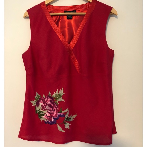 Red Linen, embroidered sleeveless top. - Picture 1 of 7